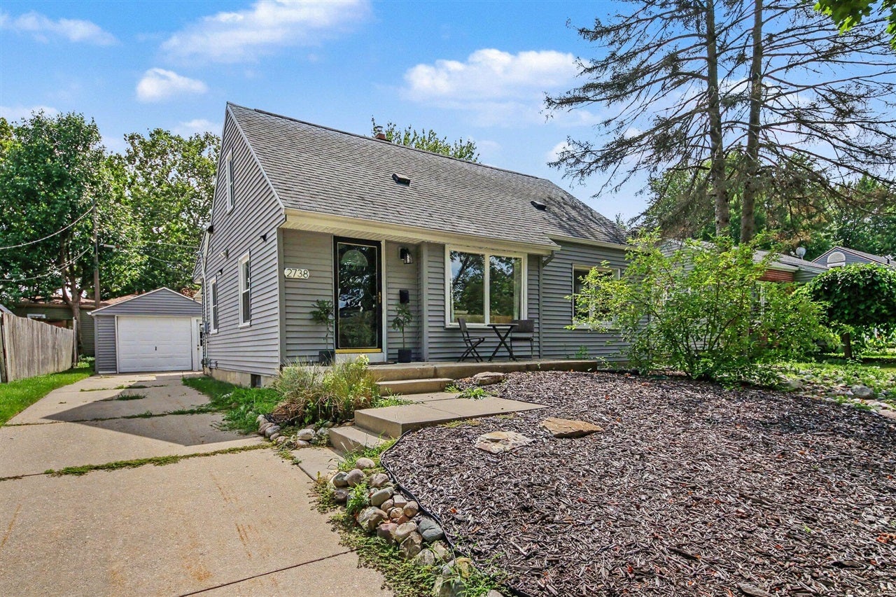 2738 Richards Drive — photo