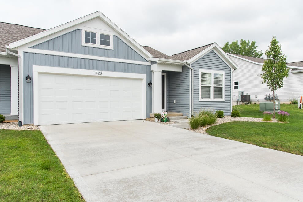 1423 N Village Circle — photo