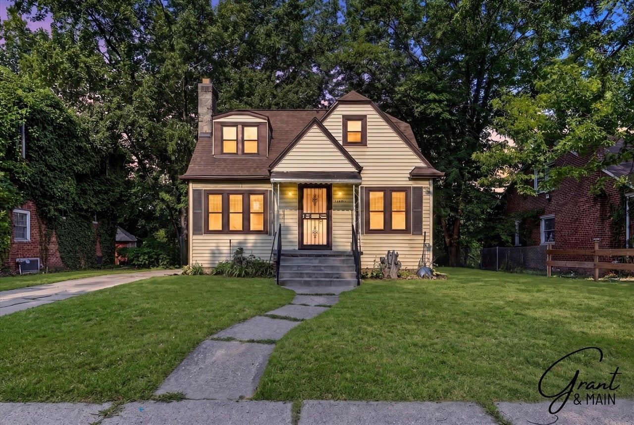 14611 Sussex Street — photo