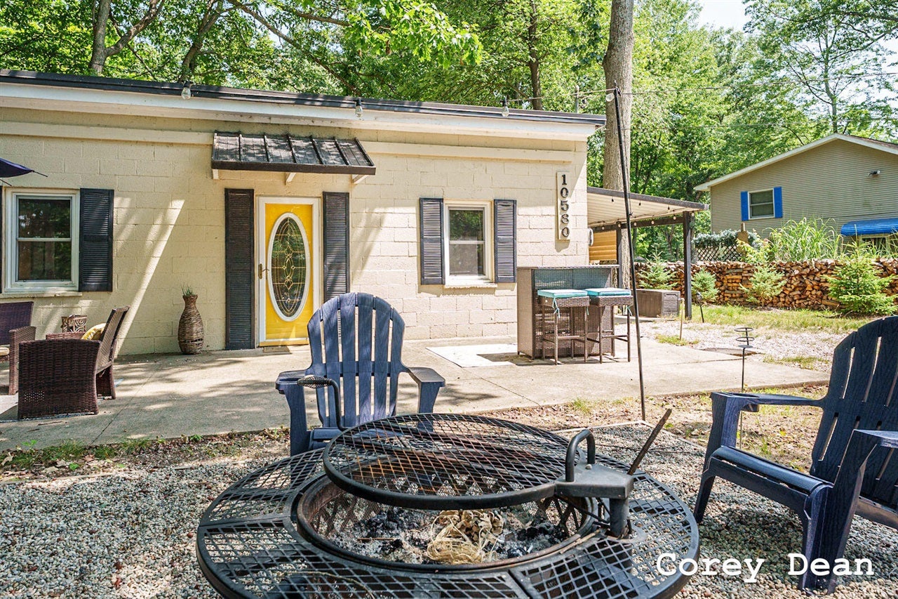 10580 Round Lake Drive — photo