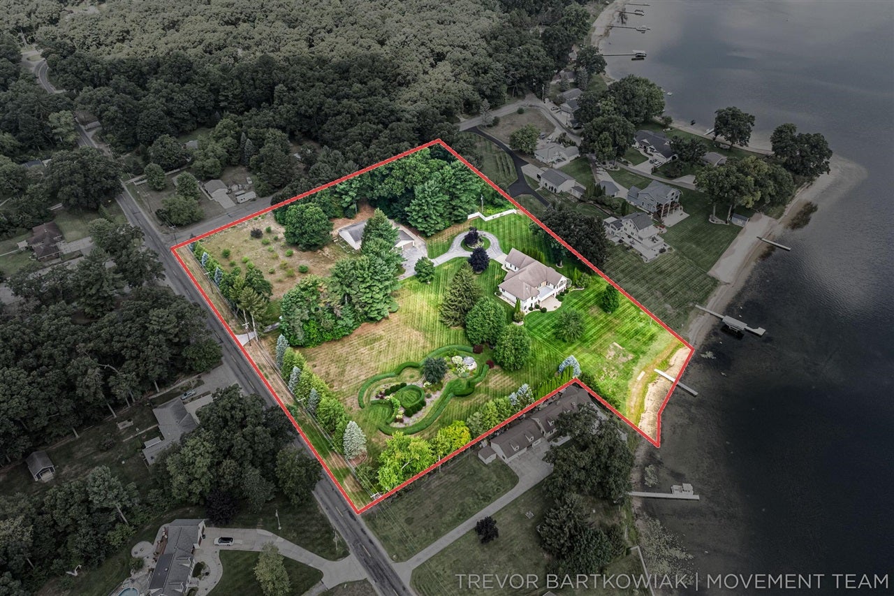 2696 Middle Lake Road — photo