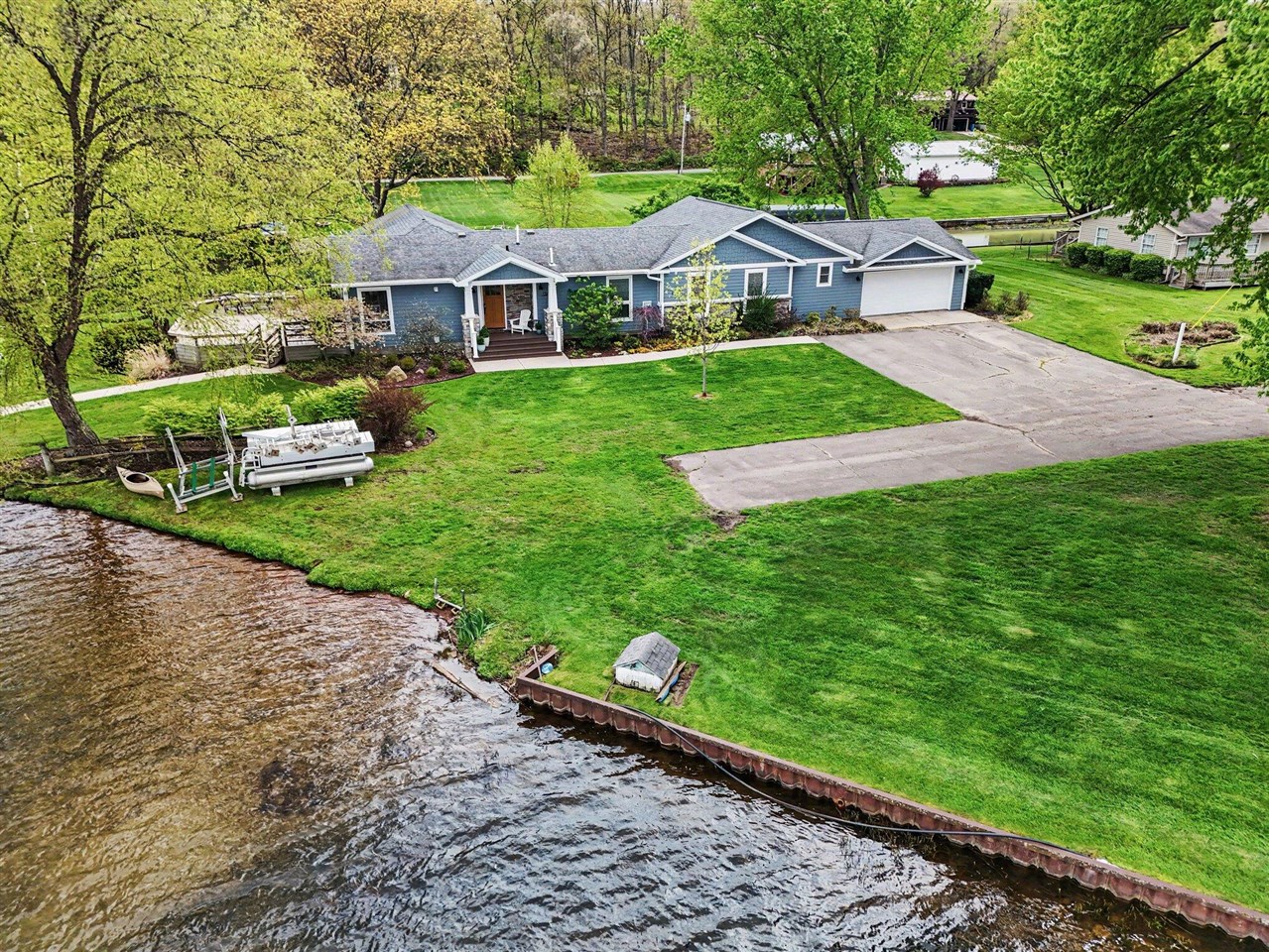 12417 Sunset Drive, Three Rivers, MI 49093