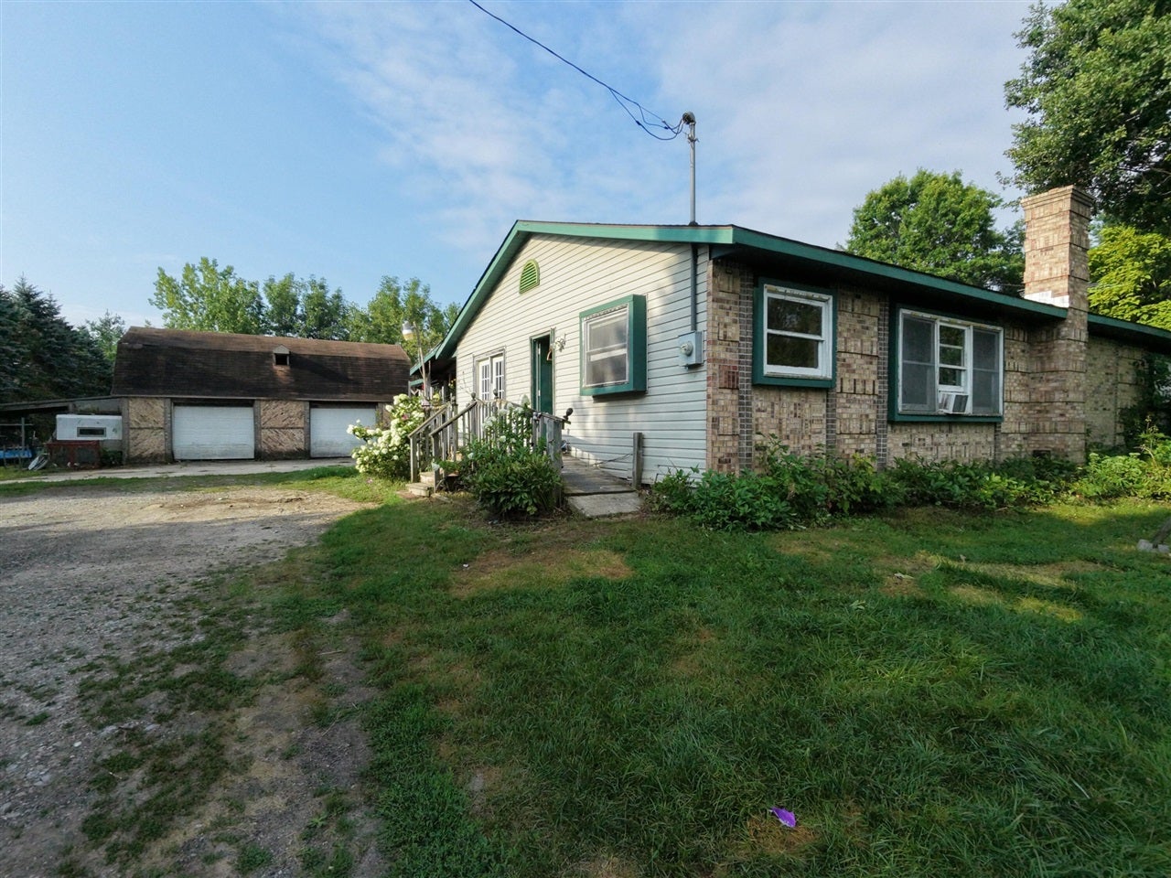 1215 Dale Road — photo