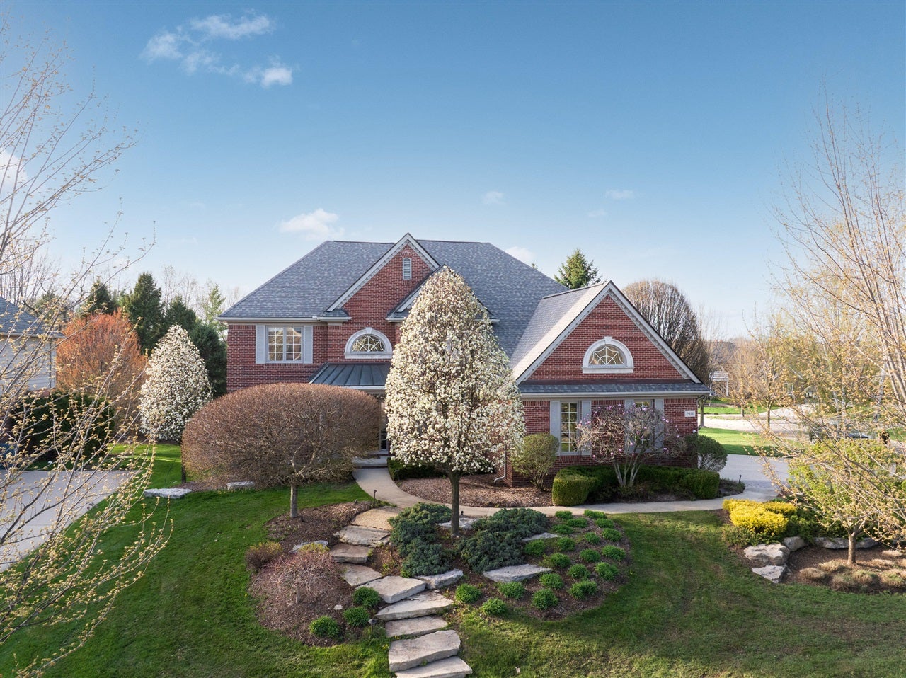 2910 N Addison Circle — photo