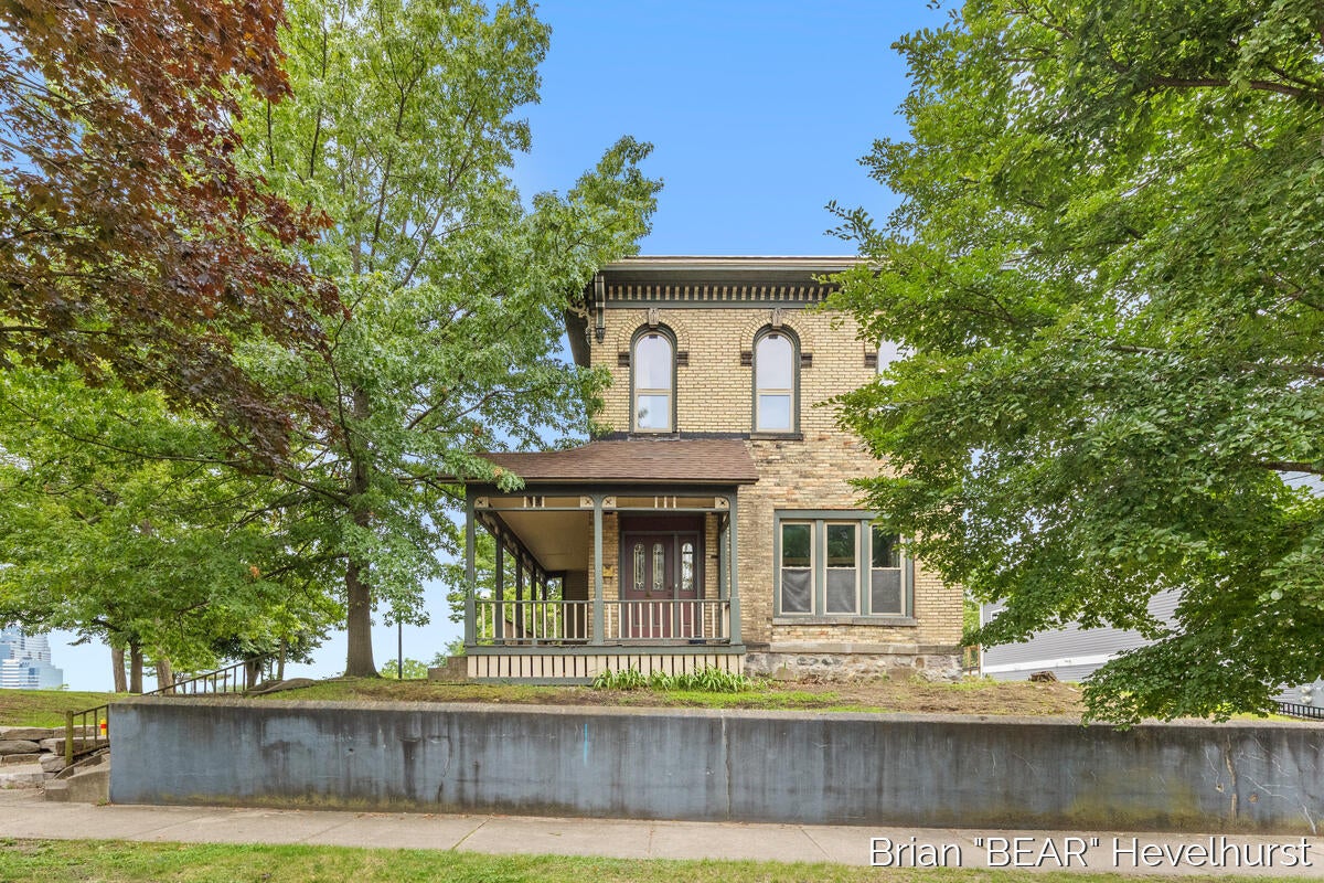 827 Fairview Avenue — photo