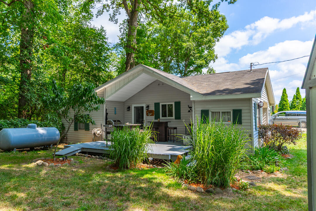 9728 Lakeview Drive — photo