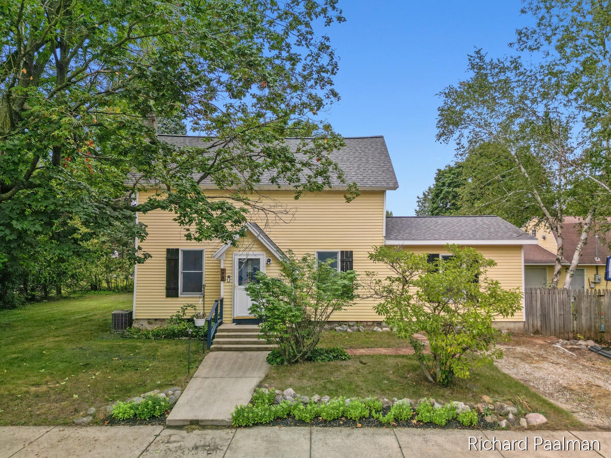 220 W Pere Marquette Street — photo
