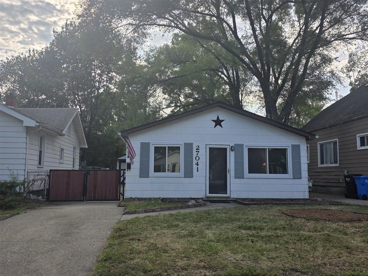 27041 Brettonwoods Street — photo