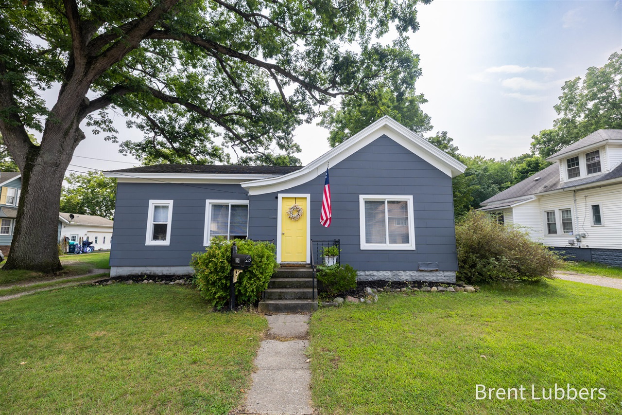 216 E Delaware Street, Decatur, MI 49045