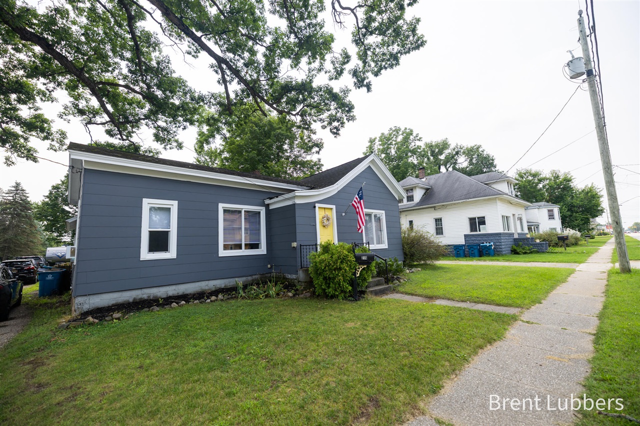 216 E Delaware Street, Decatur, MI 49045 — photo 2