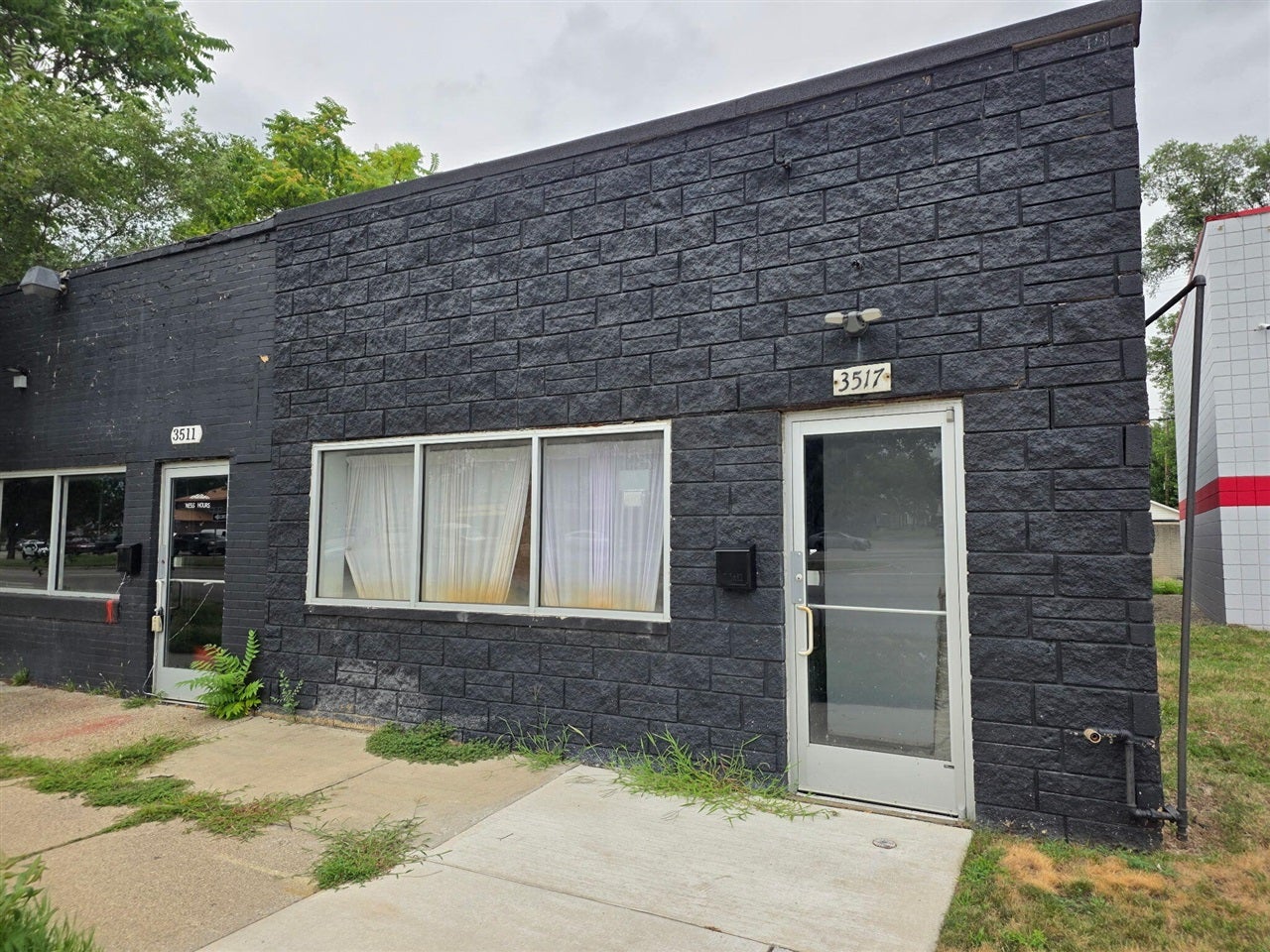 3517 E 8 Mile Road — photo