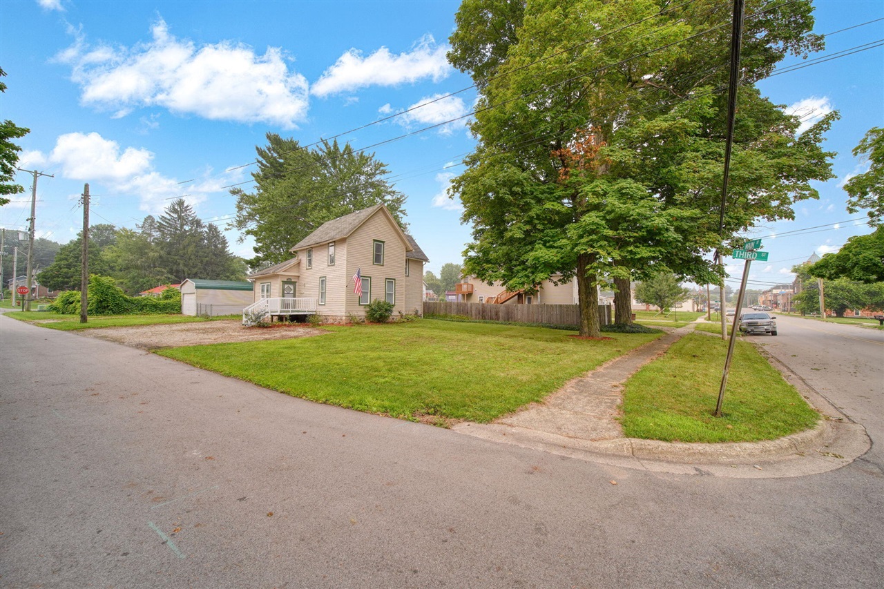 209 E Main Street — photo