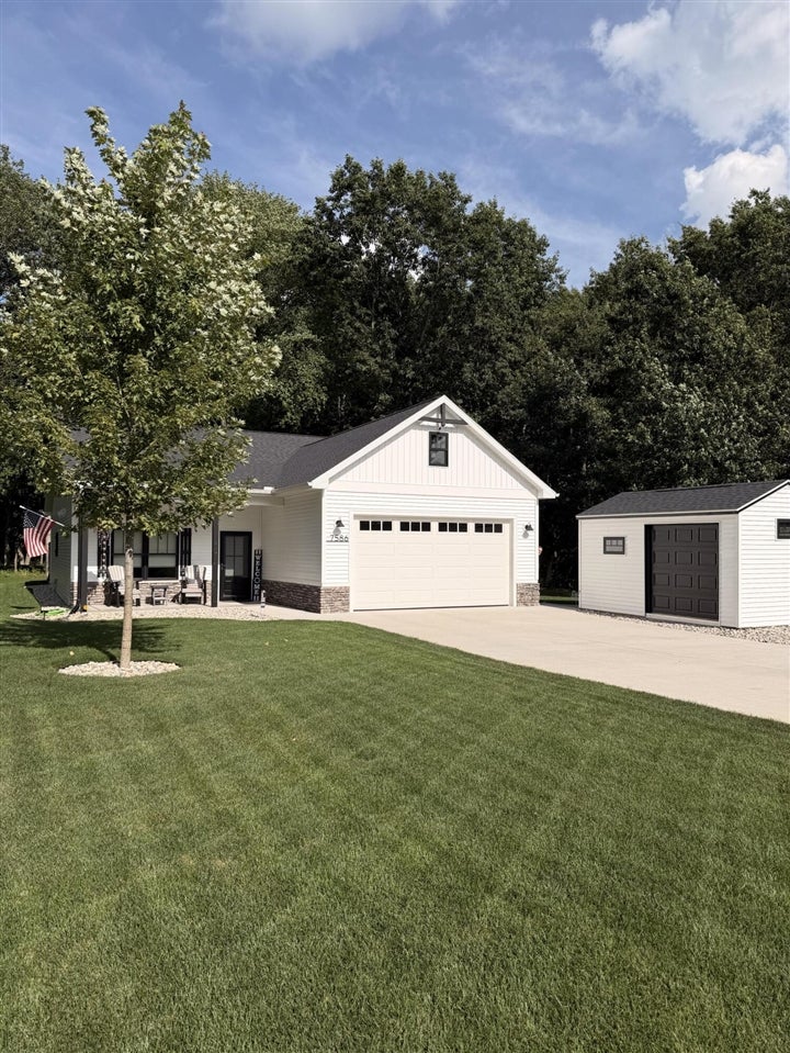 7586 Regency Lane — photo