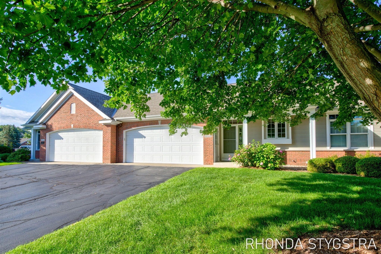 4732 Charleston Court — photo