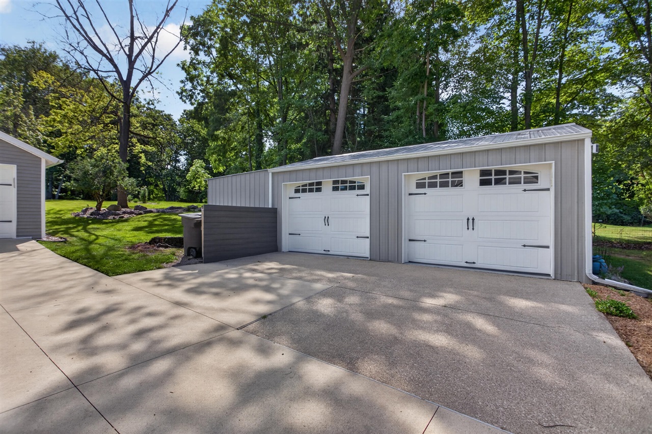 527 Pershing Avenue, Jackson, MI 49203 — photo 2