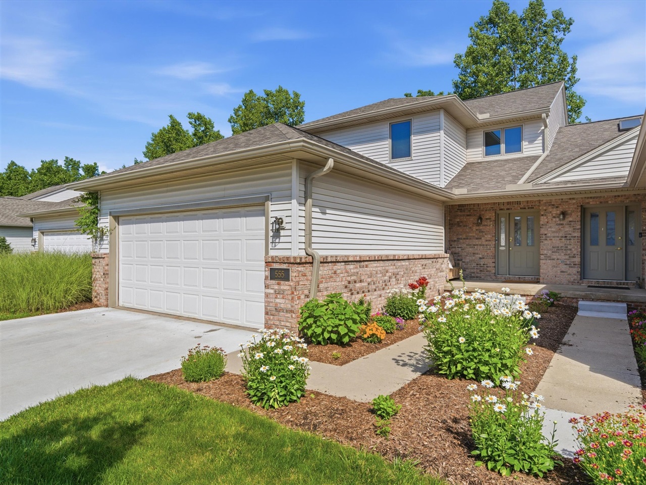 555 Sycamore Circle — photo
