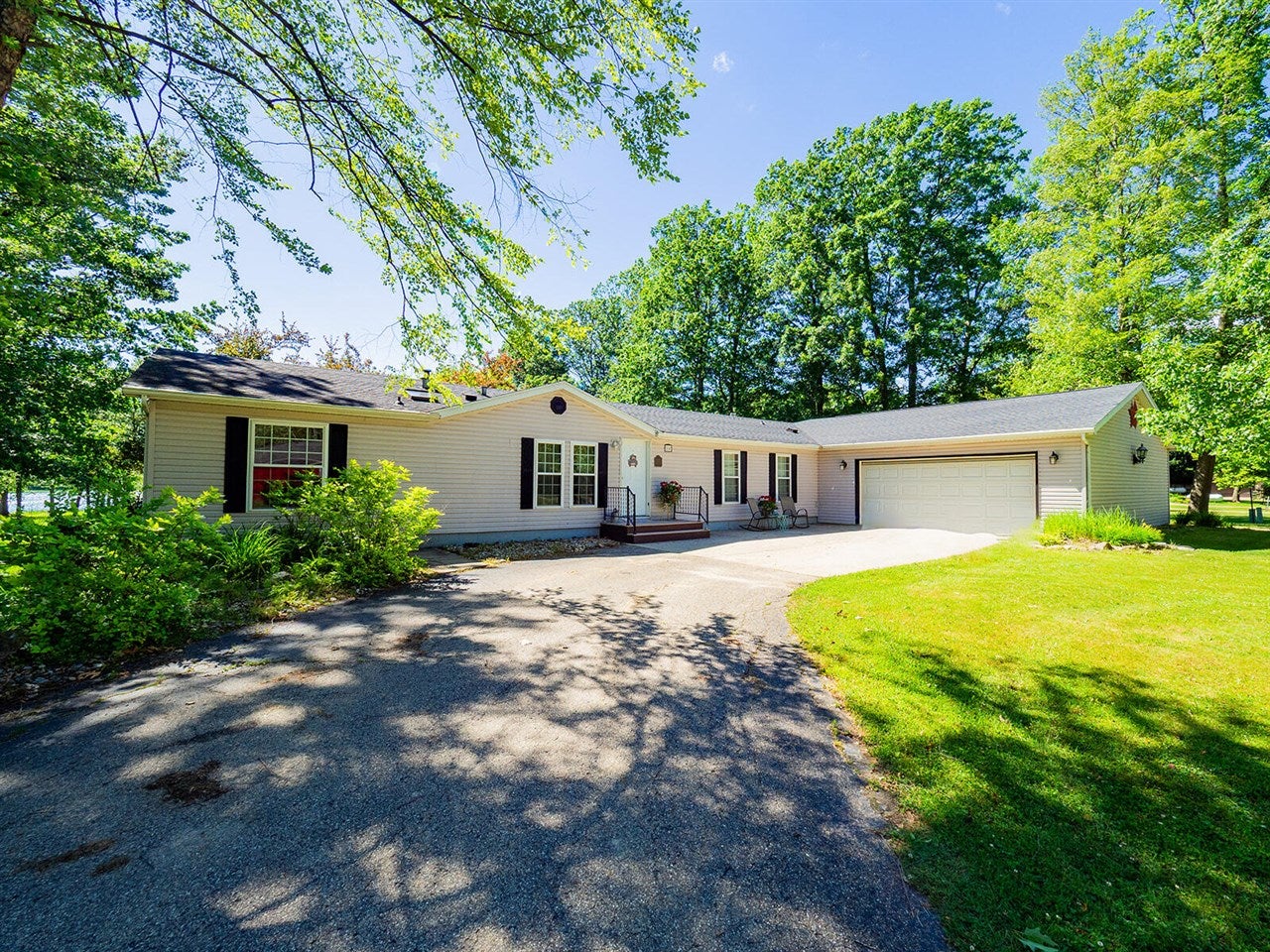 84 Thelen Drive — photo