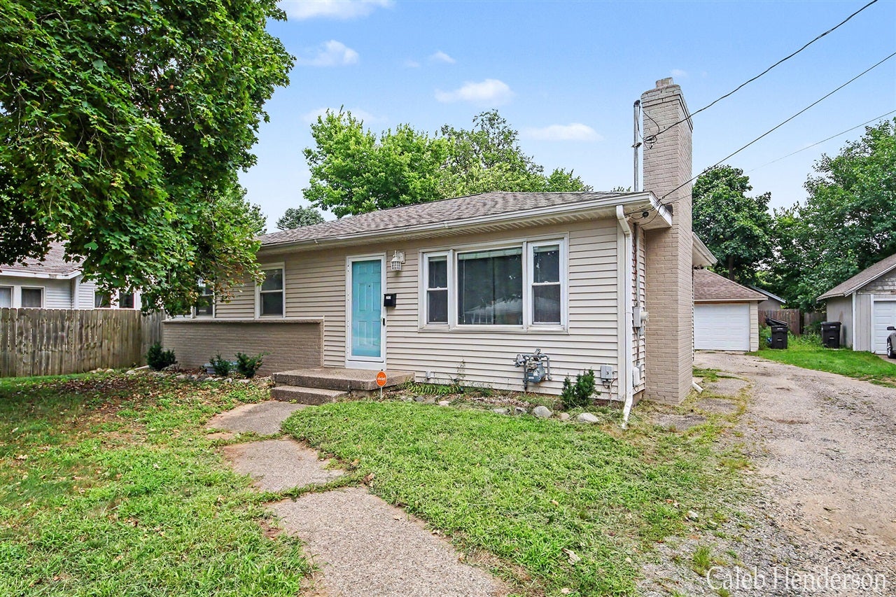 2712 Byron Center Avenue — photo