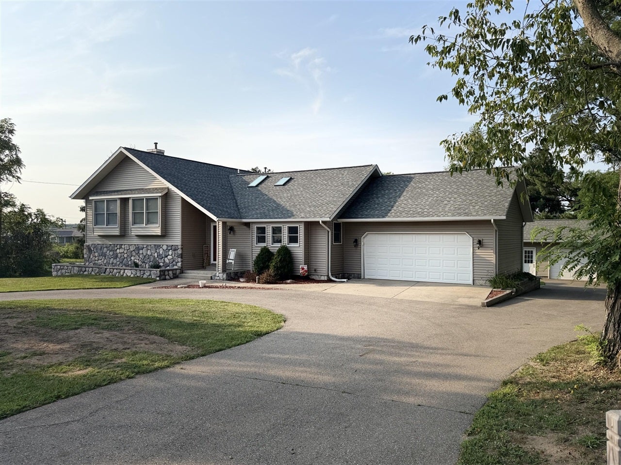 1055 Miller Street — photo