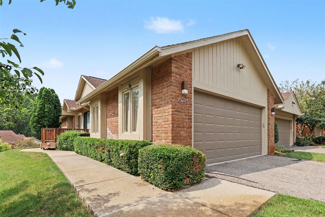 5655 Hillcrest Circle — photo
