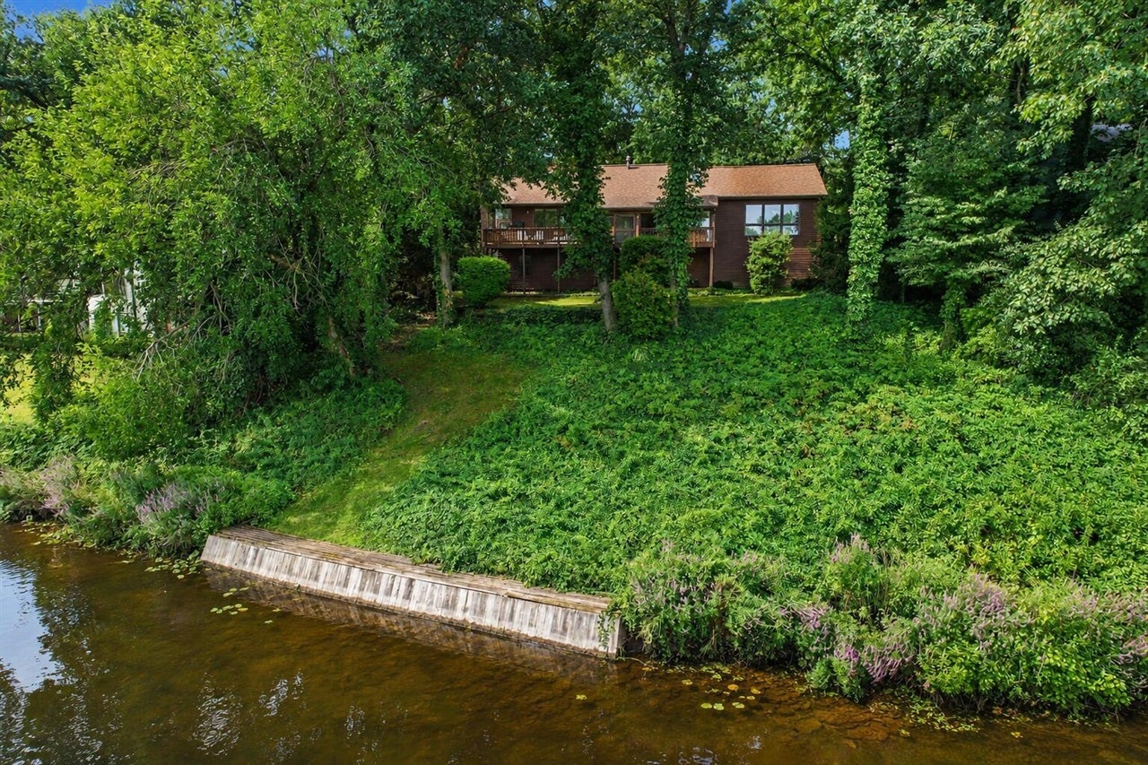 9808 Oak Forest Circle — photo