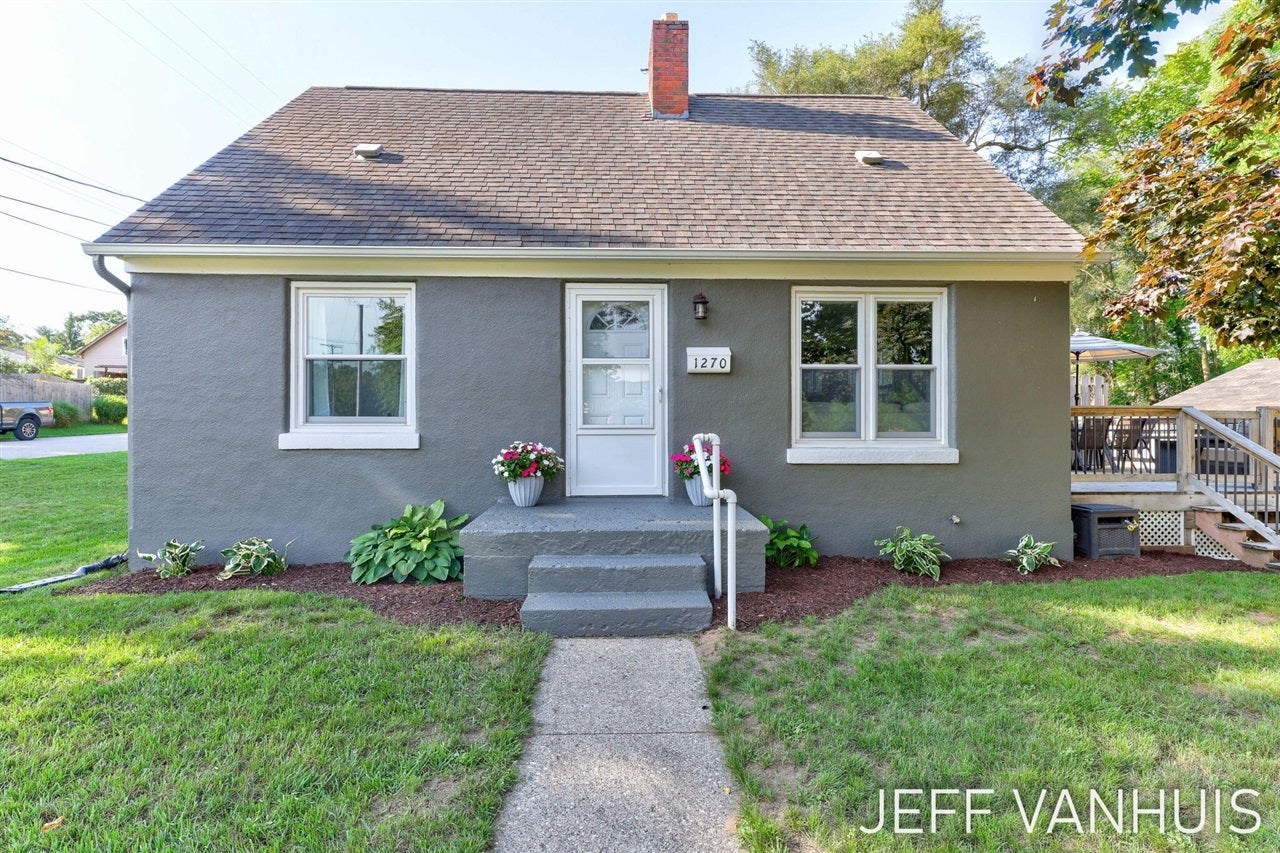 1270 Cedar Street — photo