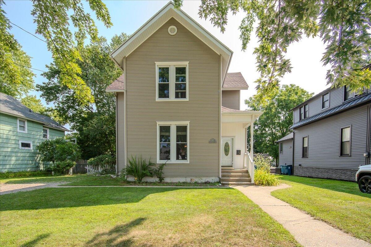 607 Pine Street — photo