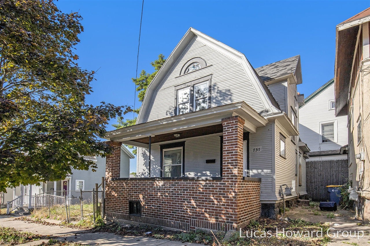 737 Dolbee Avenue — photo