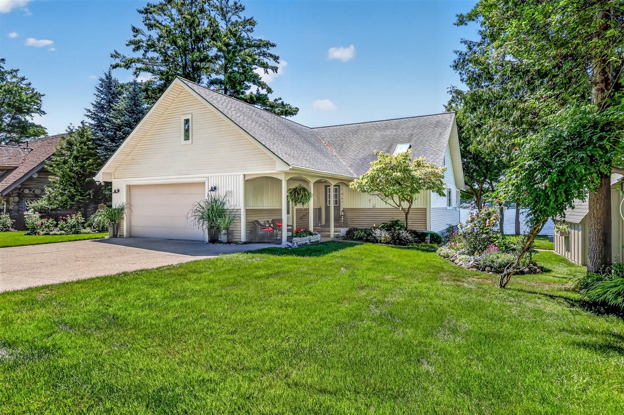 817 E Lake Road — photo