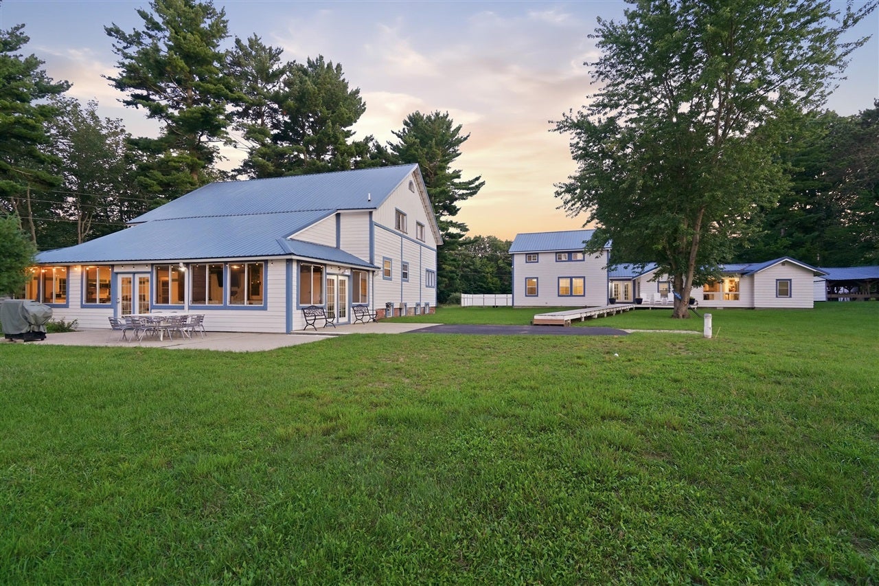 7095 Orchard Lake Drive — photo