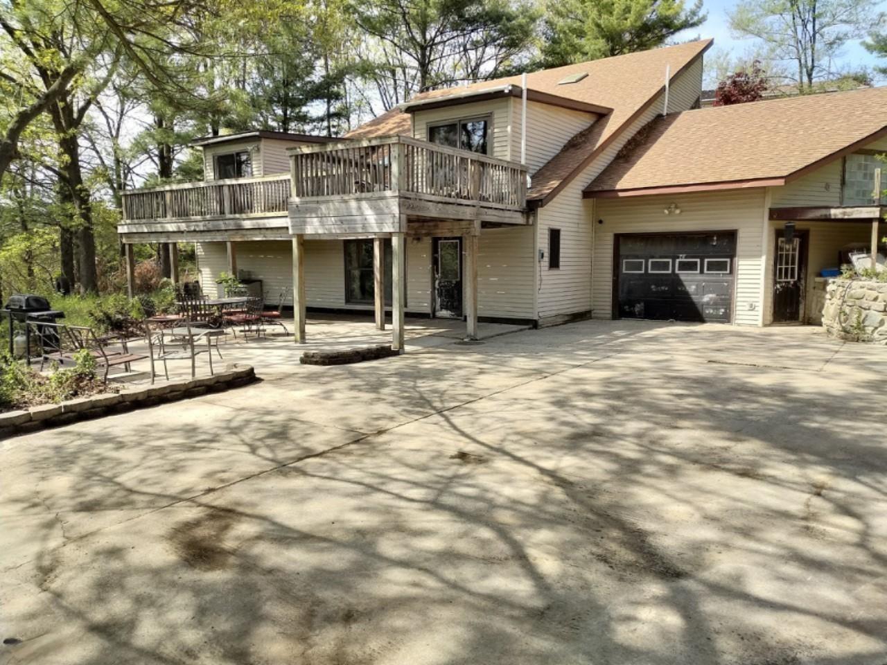 11457 Montcalm Road — photo