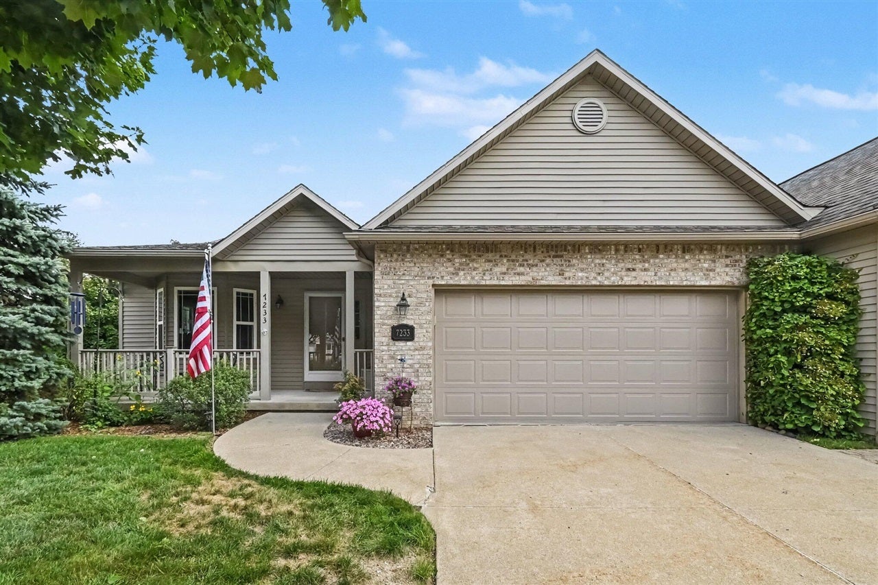 7233 Maplecrest Circle — photo
