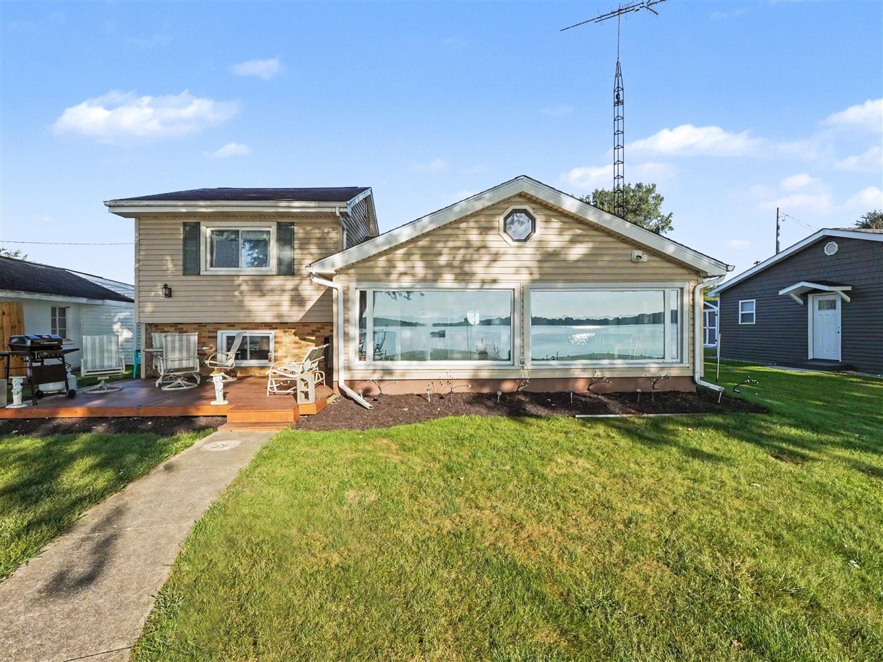 163 Lakeside Drive — photo