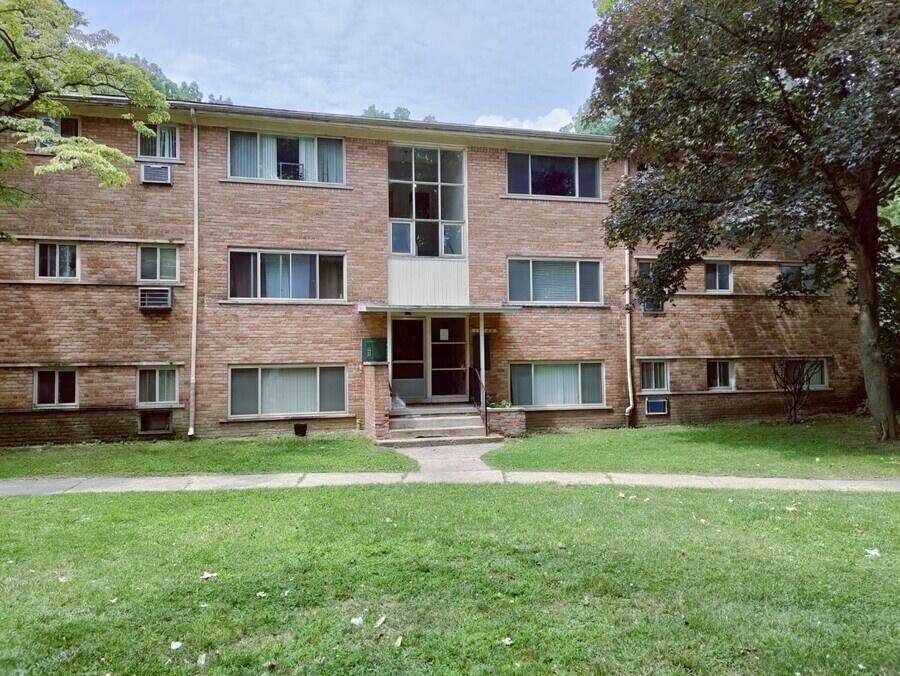 17284 Bentler Street — photo