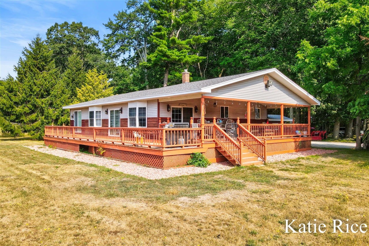 2030 N Scenic Drive — photo