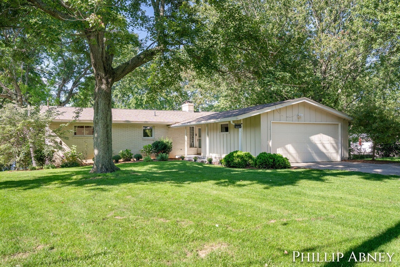 8391 Cowan Lake Drive — photo
