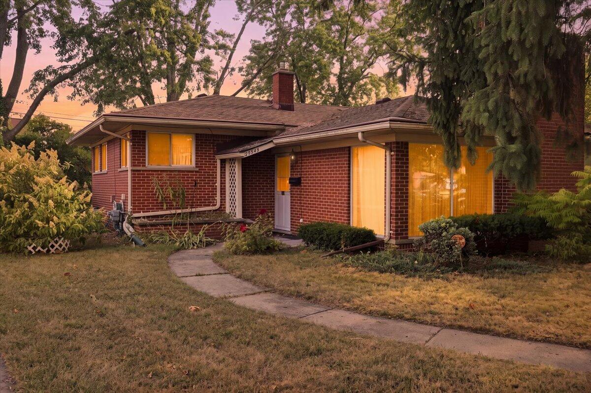 27445 Buckingham Street — photo