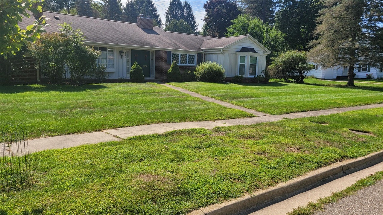 601 SE Manor Drive — photo