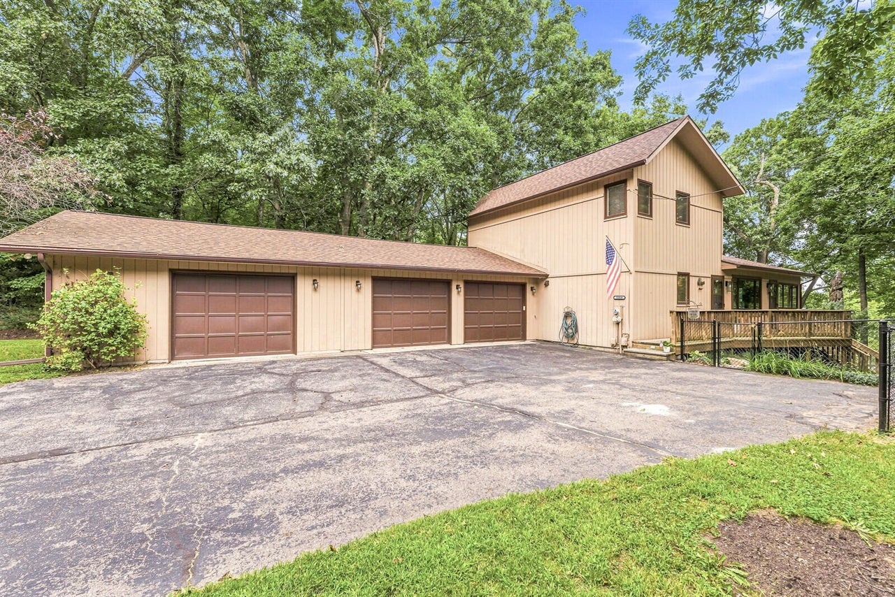 11008 Corey Lake Road — photo