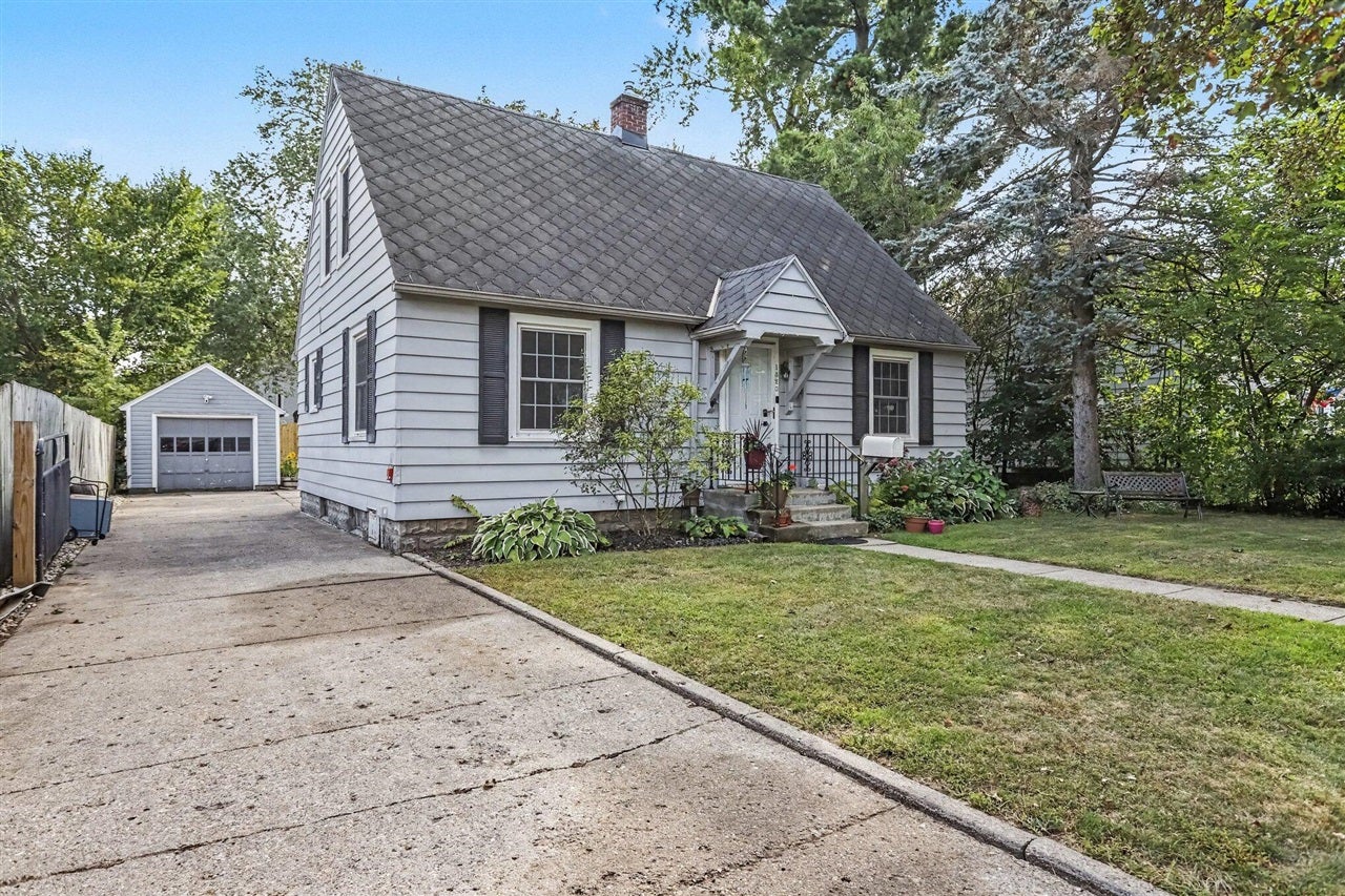 1320 Sheridan Drive — photo