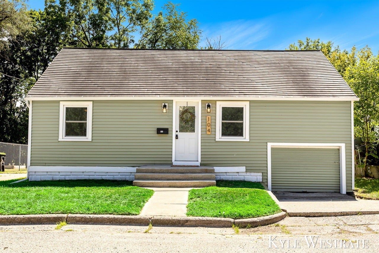 104 Sunnyside Court — photo