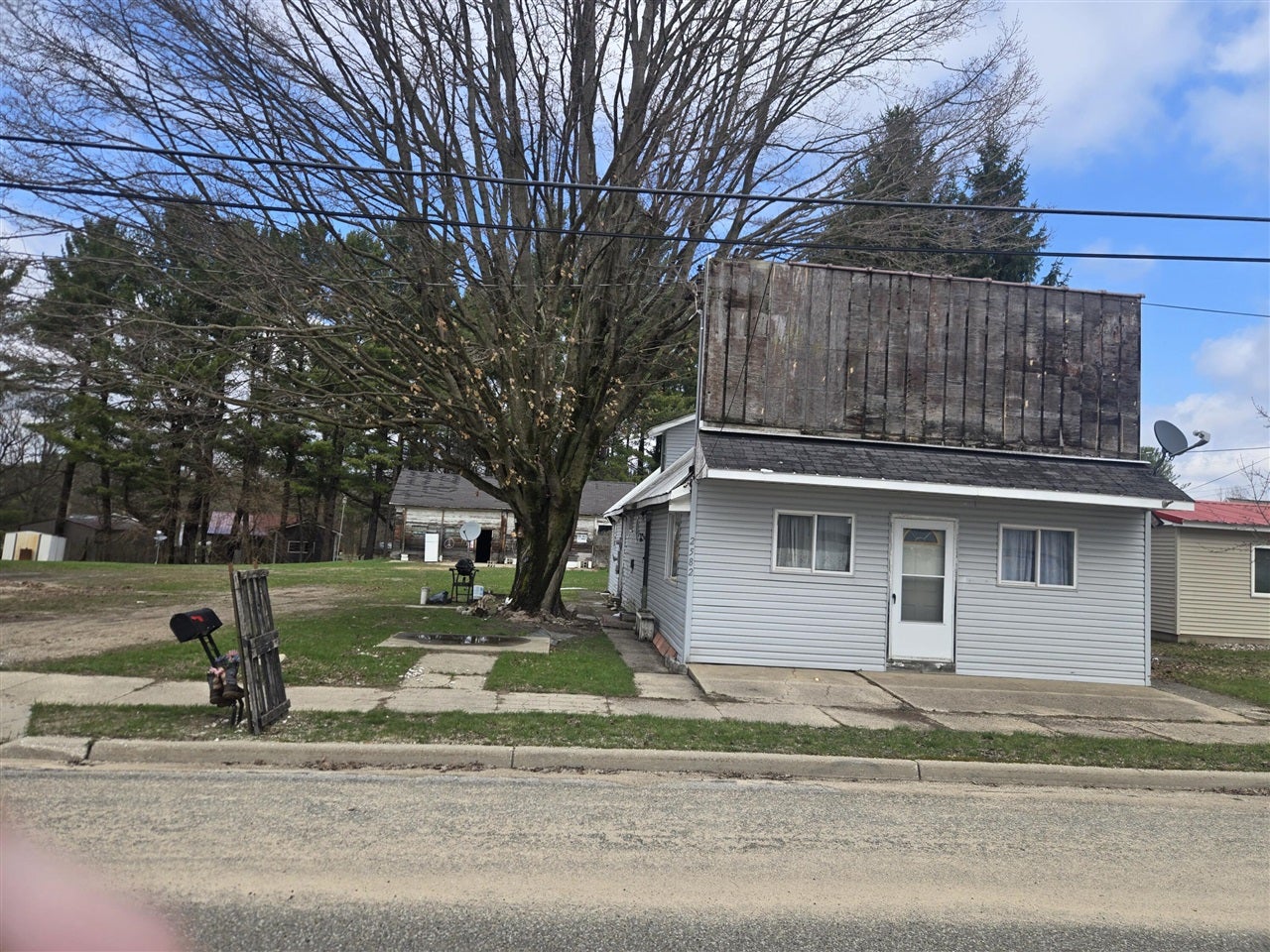 2582 E Michigan Street — photo