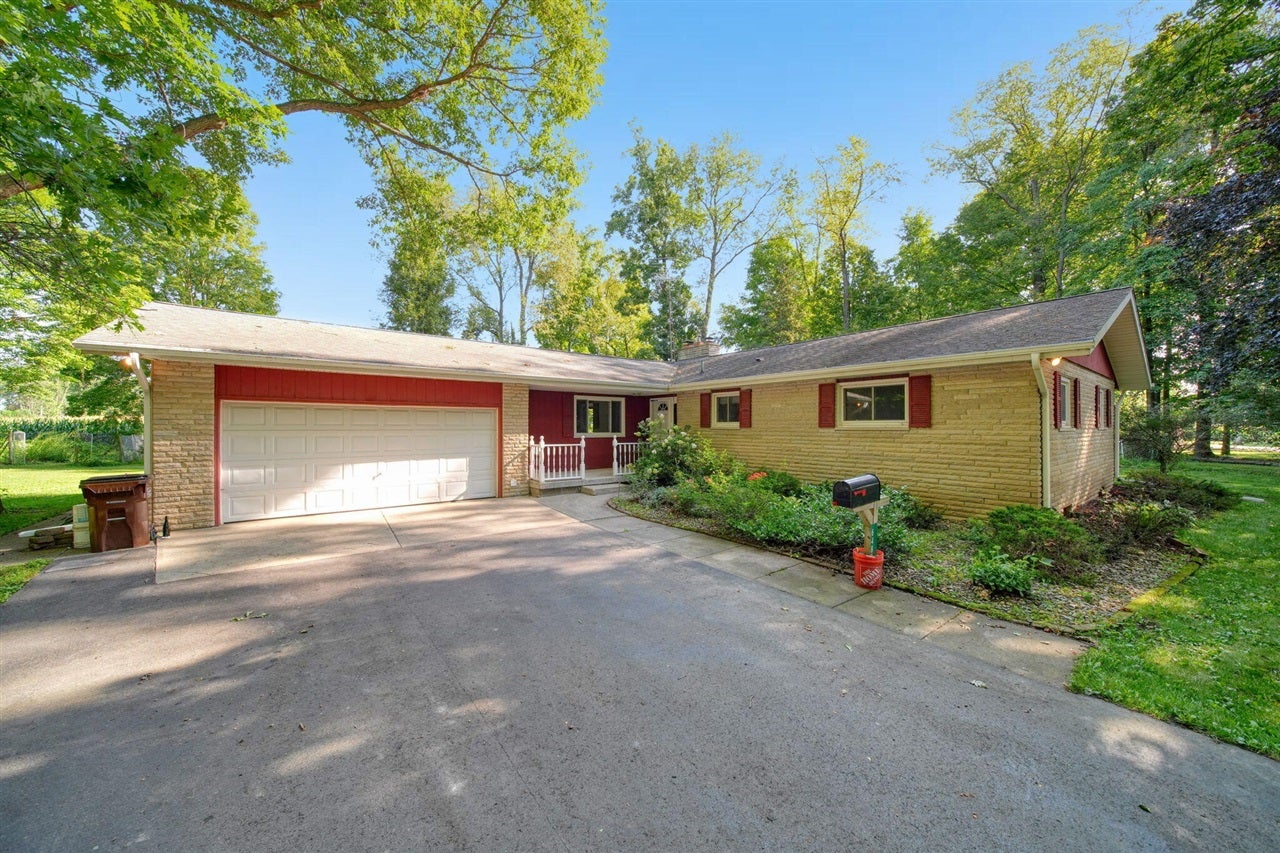 6480 Sears Road — photo