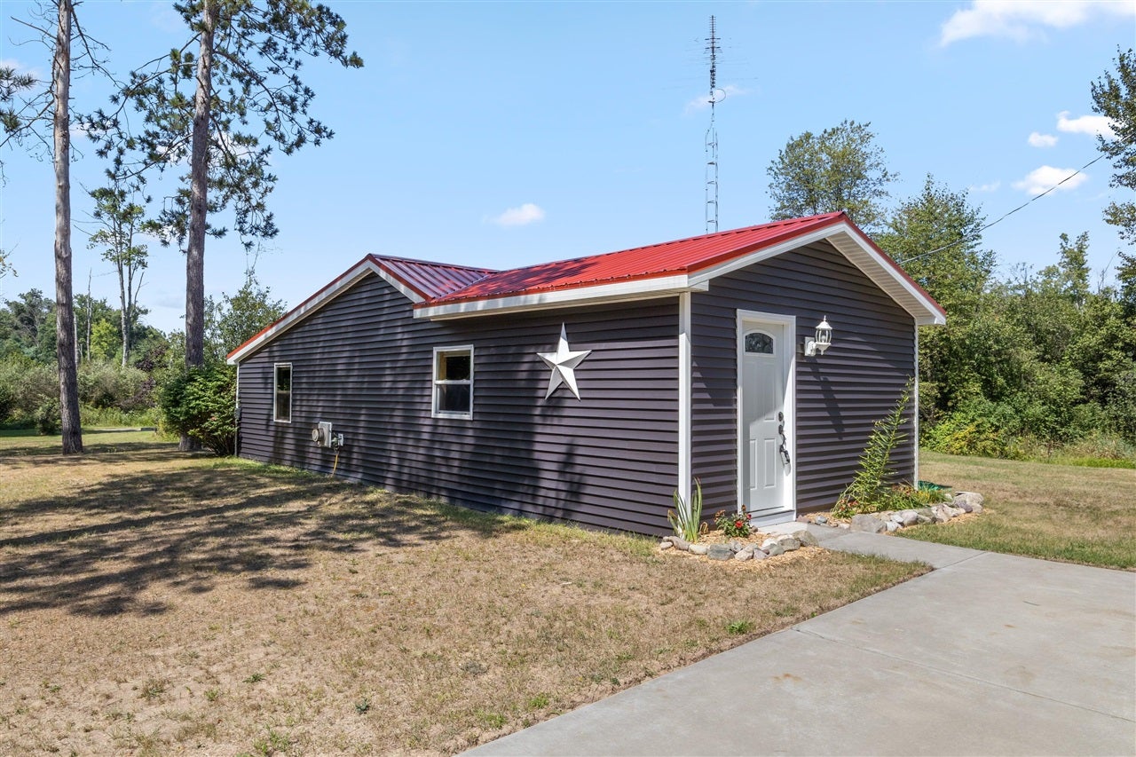 2029 E 6 Mile Road — photo