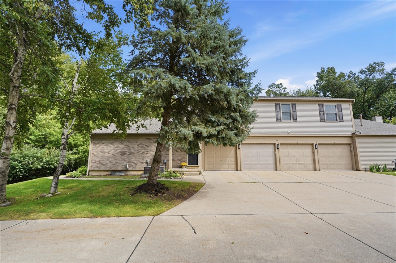 240 Pine Tree Ridge Drive 4 — photo