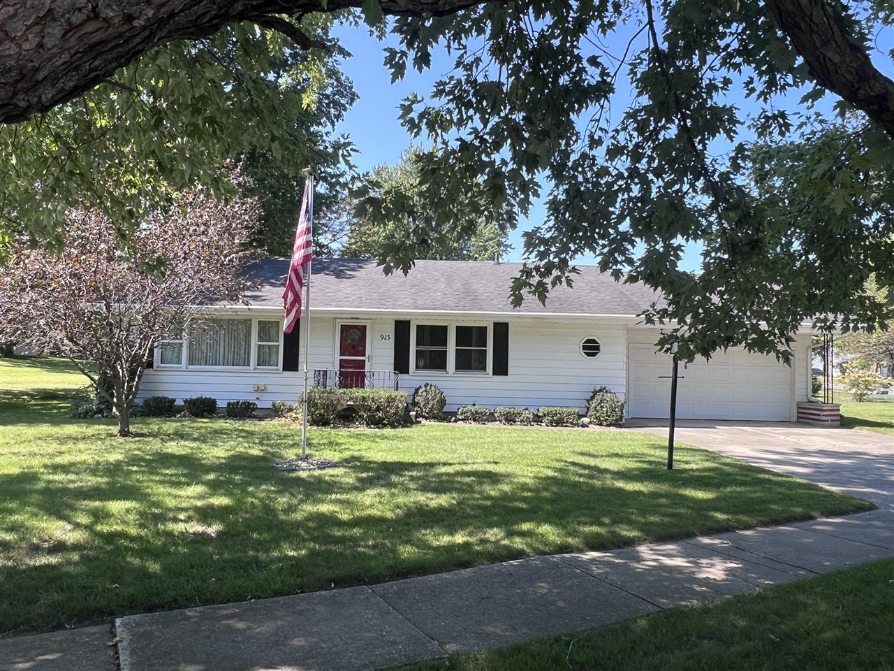 913 Main Street — photo