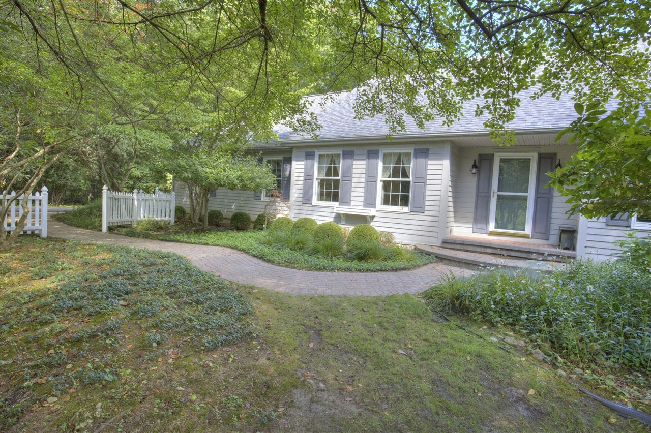 4890 Mill Run — photo