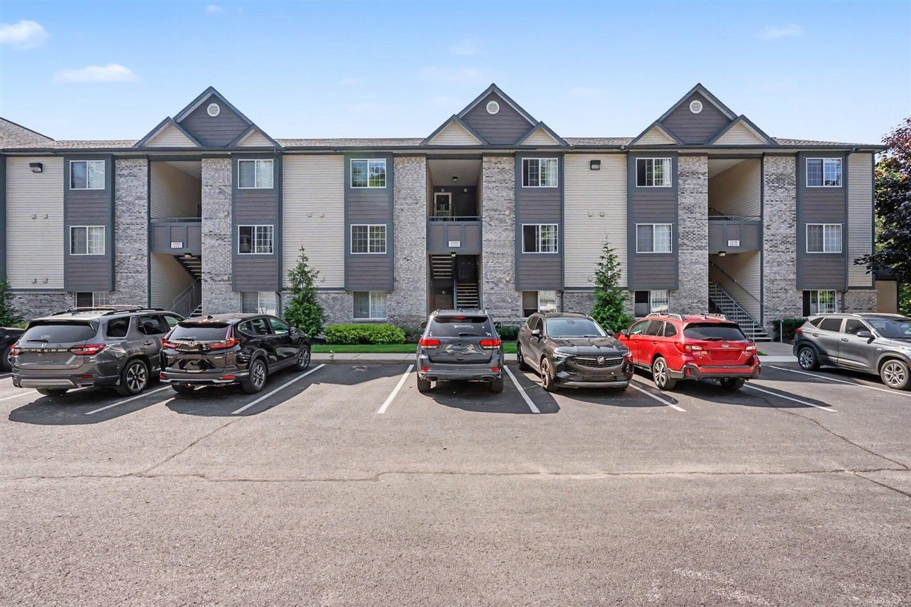 18400 N Ridge Court 17 — photo