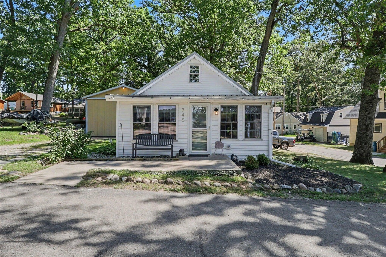745 Waterfront Drive — photo