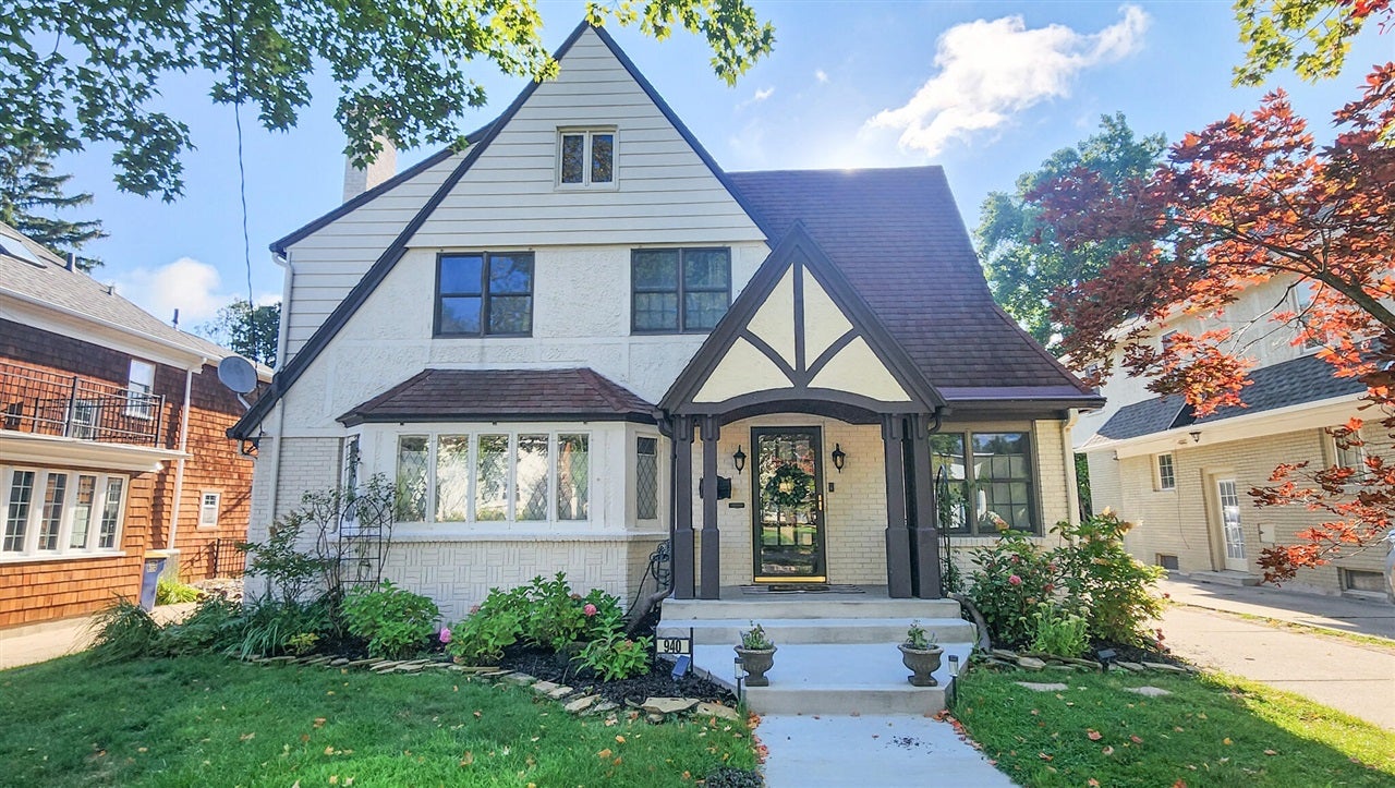 940 Lakeside Drive — photo